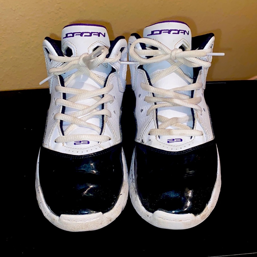 Kid Jordan’s size 3Y. They are black and white with purple.